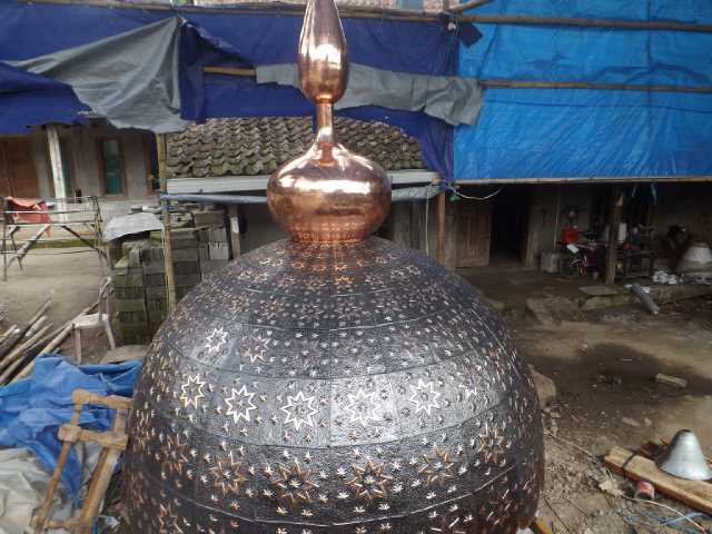 kubah kuningan, harga kubah kuningan, pengrajin kubah kuningan, kubah masjid kuningan, lampu gantung kuningan kuno, lampu gantung kuningan, lampu gantung kuningan antik, lampu gantung kuningan juwana, lampu gantung tembaga kuningan, harga lampu gantung kuningan,