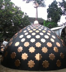 kubah kuningan, harga kubah kuningan, pengrajin kubah kuningan, kubah masjid kuningan, lampu hias kuningan, lampu hias dari kuningan, lampu gantung kuningan kuno, lampu gantung kuningan, lampu gantung kuningan antik, lampu gantung kuningan juwana,