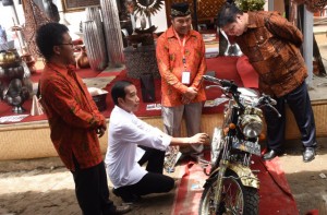 kerajinan kuningan juwana, kerajinan kuningan berasal dari, kerajinan kuningan tumang, kerajinan kuningan banyak terdapat didaerah, kerajinan kuningan boyolali, kerajinan kuningan banyak dihasilkan di, kerajinan kuningan tumang boyolali, kerajinan kuningan trowulan, kerajinan kuningan pati, kerajinan kuningan dapat ditemui di,